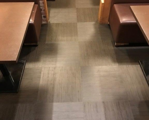 居酒屋の床のフロアタイル張り替え