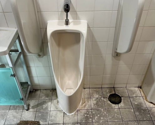 男性用小便器の交換後