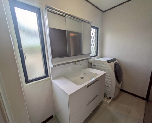 東京都北区赤羽北 洗面化粧台交換後 三面鏡収納付き洗面台