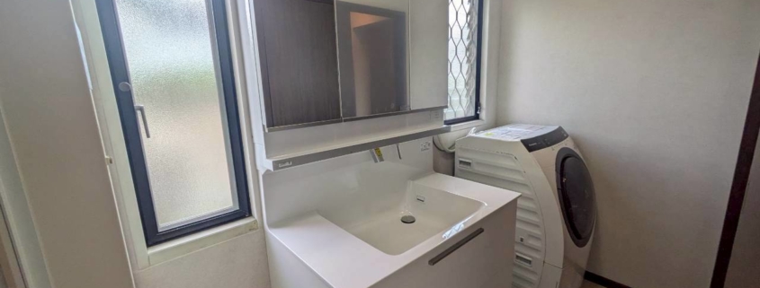 東京都北区赤羽北 洗面化粧台交換後 三面鏡収納付き洗面台